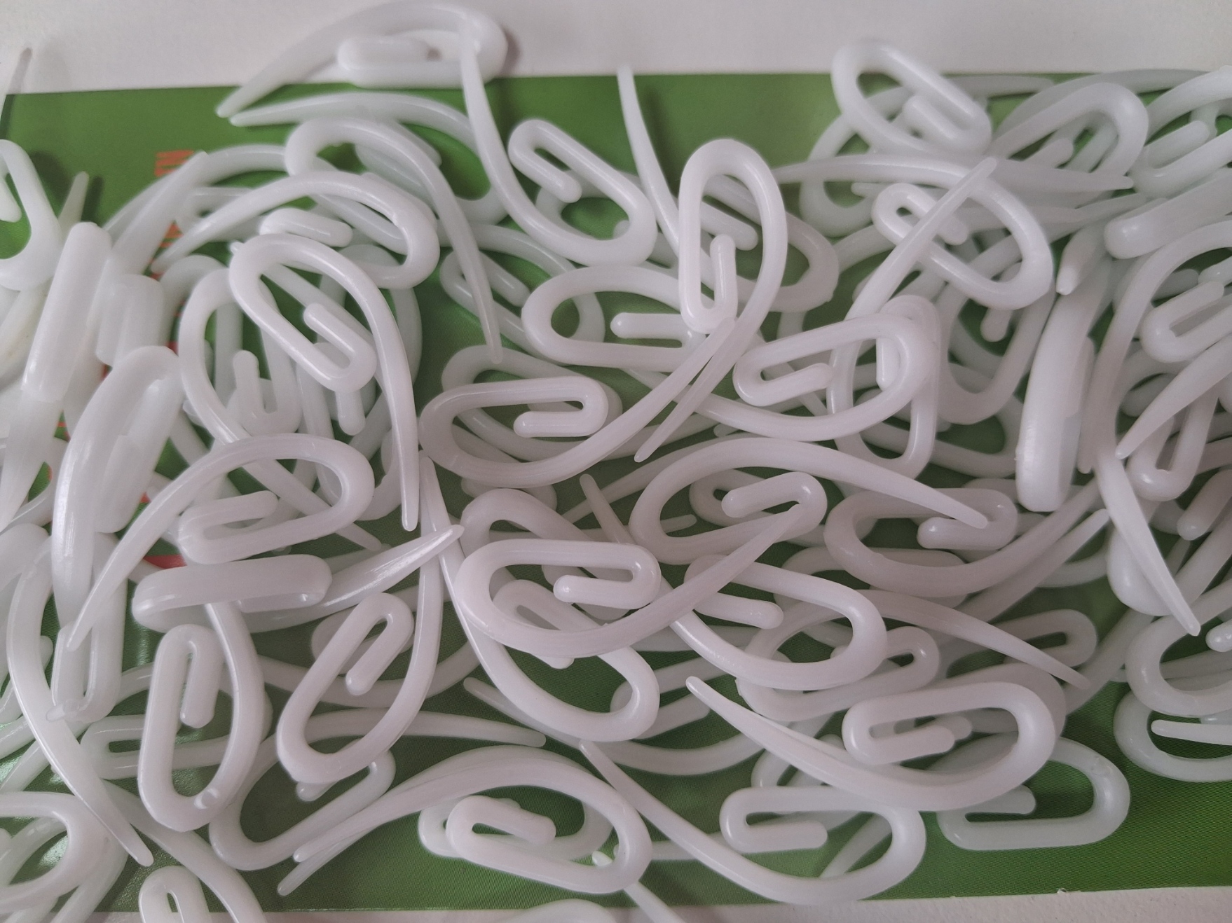 250 Ganci / Clip in Plastica per Appendere Tende, Supporti per Finestre Materiale POM.