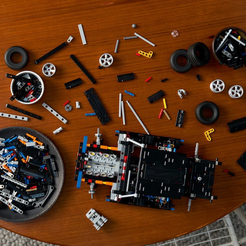 COSTRUZIONI LEGO Technic Auto Dodge Charger R/T Fast and Furious - 42231