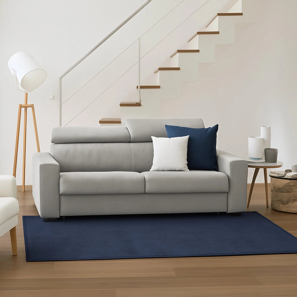 Divano fisso Aggius, Divano a 2 posti Large, Made in Italy, Sofà Soggiorno, in tessuto imbottito, con poggiatesta regolabili e Braccioli slim, cm 200x95h85, Grigio