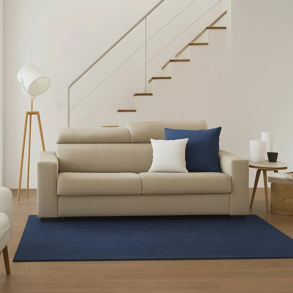 Divano fisso Aggius, Divano a 2 posti Large, Made in Italy, Sofà Soggiorno, in tessuto imbottito, con poggiatesta regolabili e Braccioli slim, cm 180x95h85, Beige