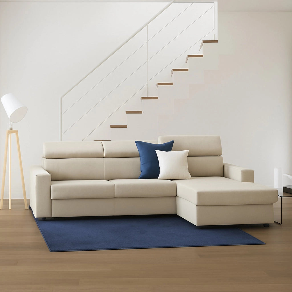 Divano fisso Angera, Divano ad angolo, Made in Italy, Sofà Soggiorno con chaise longue, in tessuto imbottito - Penisola contenitore Destra, con Braccioli slim, cm 260x95h85, Beige