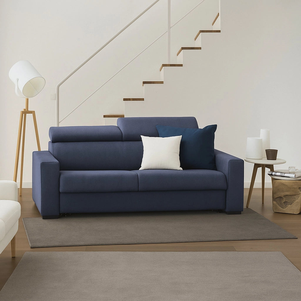 Divano fisso Nukualofa, Divano a 2 posti, Made in Italy, Sofà Soggiorno, in tessuto imbottito, con poggiatesta regolabili e Braccioli slim, cm 160x95h85, Blu