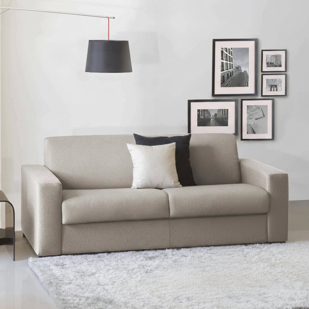 Divano Letto Akito, Divano a 2 posti Large, Made in Italy, Sofà Soggiorno con apertura girevole, in tessuto imbottito, con Braccioli slim, cm 180x95h90, Tortora