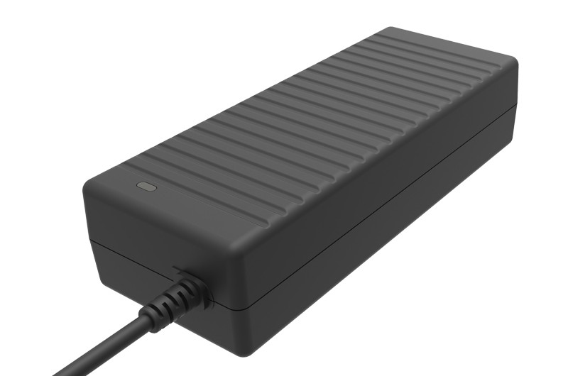 Itek Alimentatore Universale Per Notebook 120W 2 Connettori Porta Usb 5V 1A 100/240Vac 9.5/24Vdc