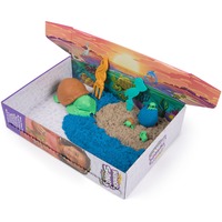 Kinetic Sand, Project Planet, Spiaggia delle tartarughe con 396 g di sabbia da gioco, attrezzi e formine, materiali sostenibili concepiti per la salvaguardia dell''ambiente, giocattoli sensoriali per bambini dai 3 anni in su, Gioco di sabbia