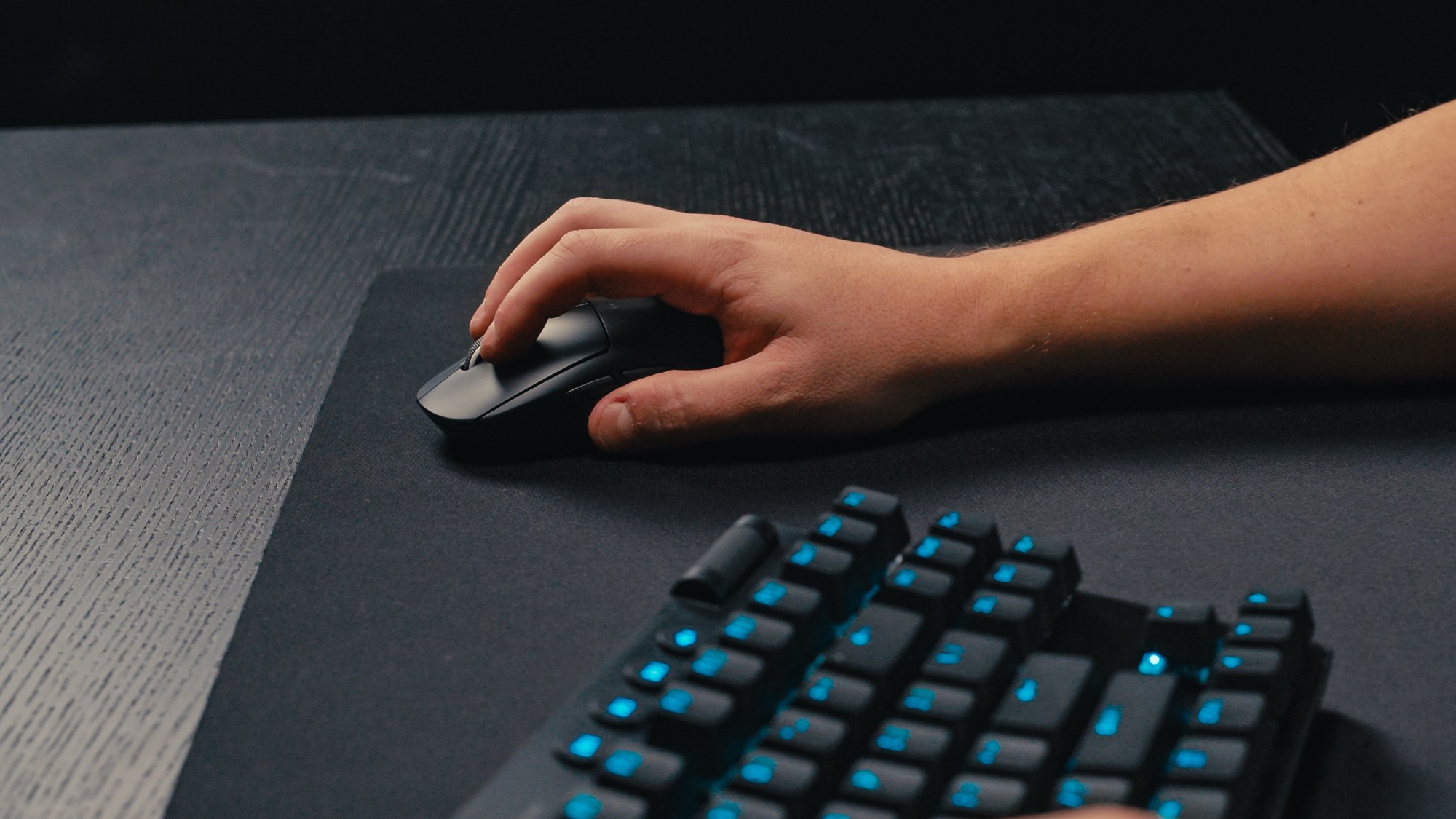 Logitech G 910-006630 mouse Gaming Mano destra RF Wireless Ottico 32000 DPI