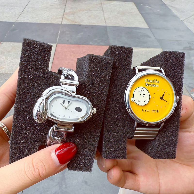 Orologio Misterioso da Collezione Snoopy & Friends - Set Regalo di Orologi Cartoon a Sorpresa per Adulti, Giocattoli Casuali Unisex
