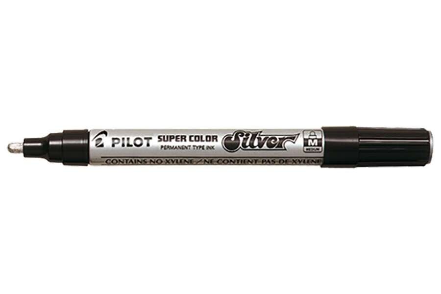 Pennarello indelebile Pilot Super Color Medium - Punta in poliossimetilene da 45 mm - Inchiostro molto denso e coprente - Corpo in metallo - Colore argento Pennarello indelebile Pilot Super Color Medium - Punta in poliossimetilene da 45 mm - Inchiostro molto denso e coprente - Corpo in metallo - Colore argento