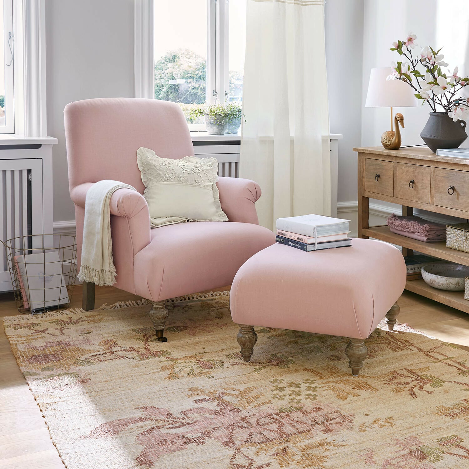 Poltrona con poggiapiedi Rose de Lumière Poltrona con poggiapiedi Rose de Lumière