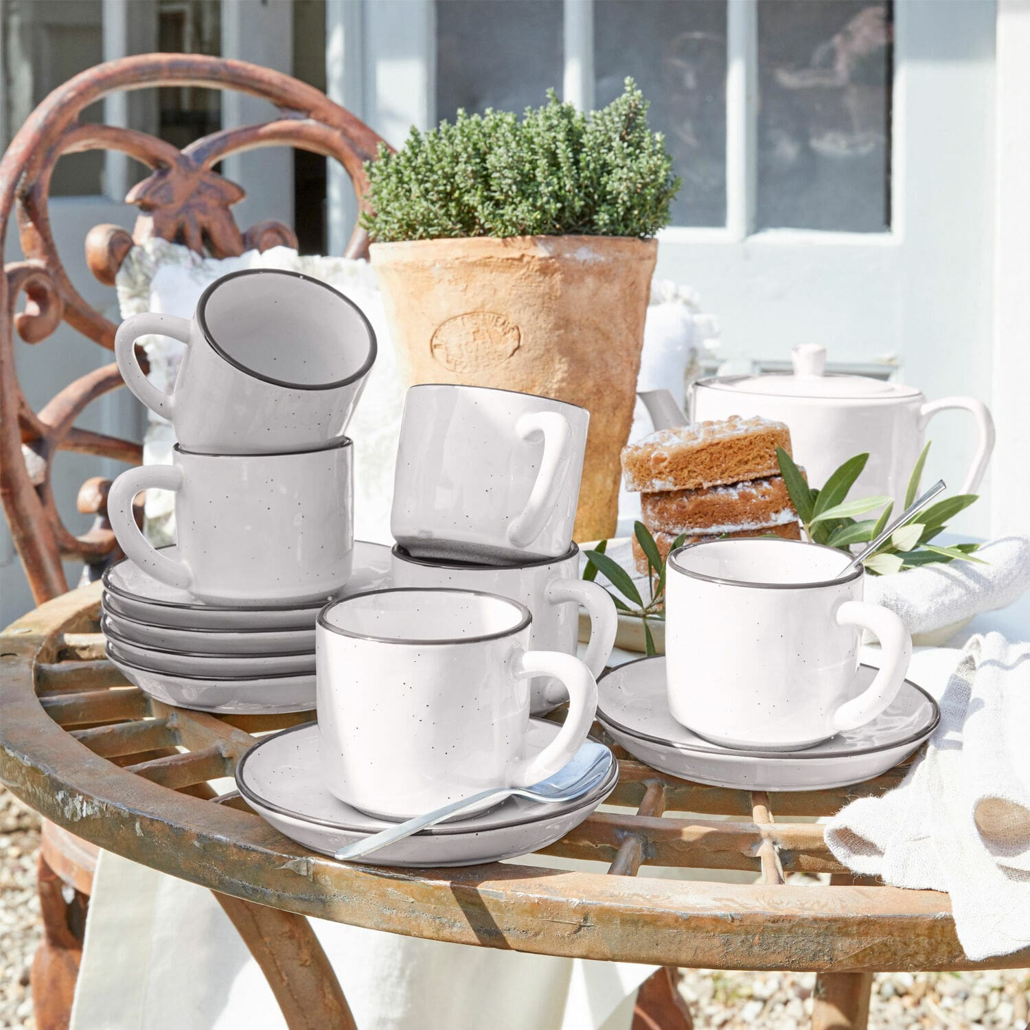 Set di 6 tazze con piattino Biarré Set di 6 tazze con piattino Biarré