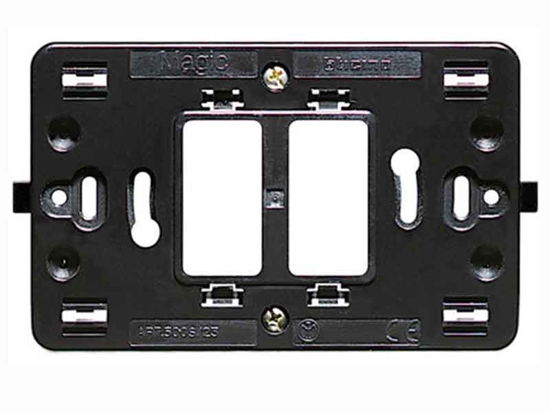 Supporto Bticino Magic 2 Posti Centrati Per Scatola Tonda E Quadra Tic500s/23 Supporto Bticino Magic 2 Posti Centrati Per Scatola Tonda E Quadra Tic500s/23